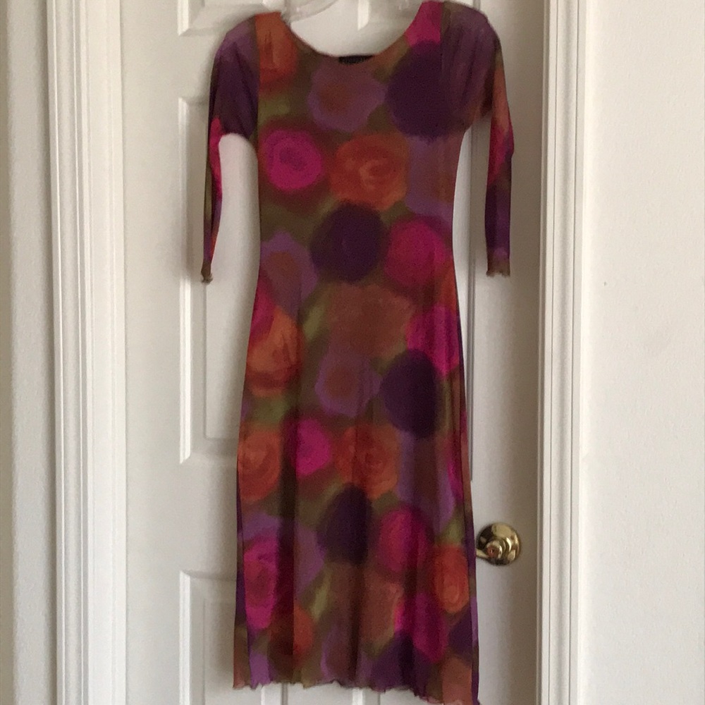 Dress with 3/4 sleeves, two layers, stretchy.